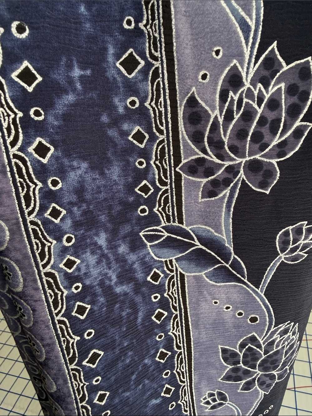 Vintage 1980s Crinkle Crepe Fabric Asian Floral Stripe Black Blue 3 1/3 Yds - Picture 2 of 13